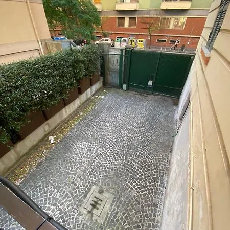 Luxury House With Parking شقة