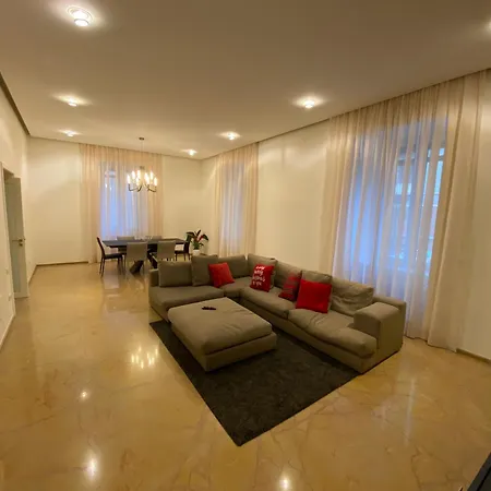 Daire Luxury House With Parking Napoli